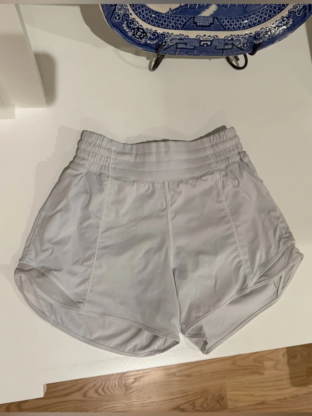 Lululemon High Rise Hotty Hot (White, Size 4)